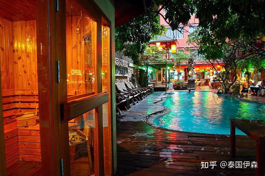 曼谷夜生活的正确打开方式：里面会有一些酒吧pub show的一些介绍